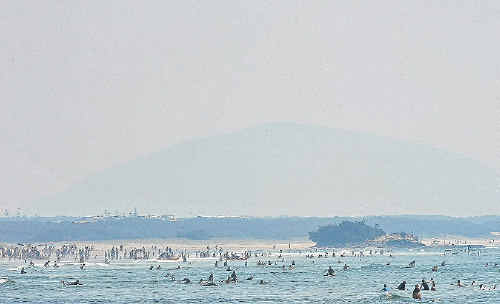 Yesterday’s heat haze was a reminder of what could be in store for the Sunshine Coast this summer. Mt Coolum is barely visible looking across from Alexandra Headland. Yesterday’s heat haze was a reminder of what could be in store for the Sunshine Coast this summer. Mt Coolum is barely visible looking across from Alexandra Headland.